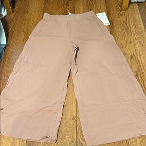 Lululemon size M NWT Stretch Woven Wide-Leg High-Rise Crop Pants